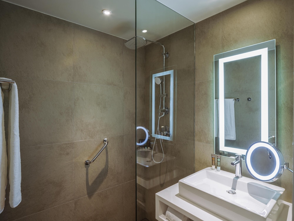 Superior, 2 Double Beds, Novotel Mexico City Toreo 5/6