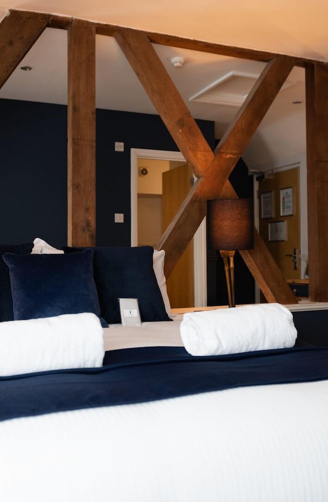 The Stag Hotel 7/50