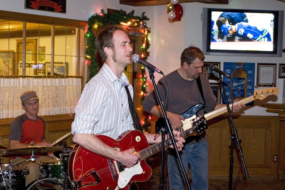 WHISTLERS INN 20/38
