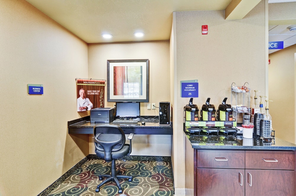 Cobblestone Inn & Suites - Ambridge 37/49
