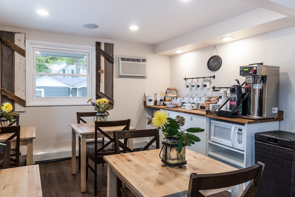 Kittery Inn and Suites 33/38