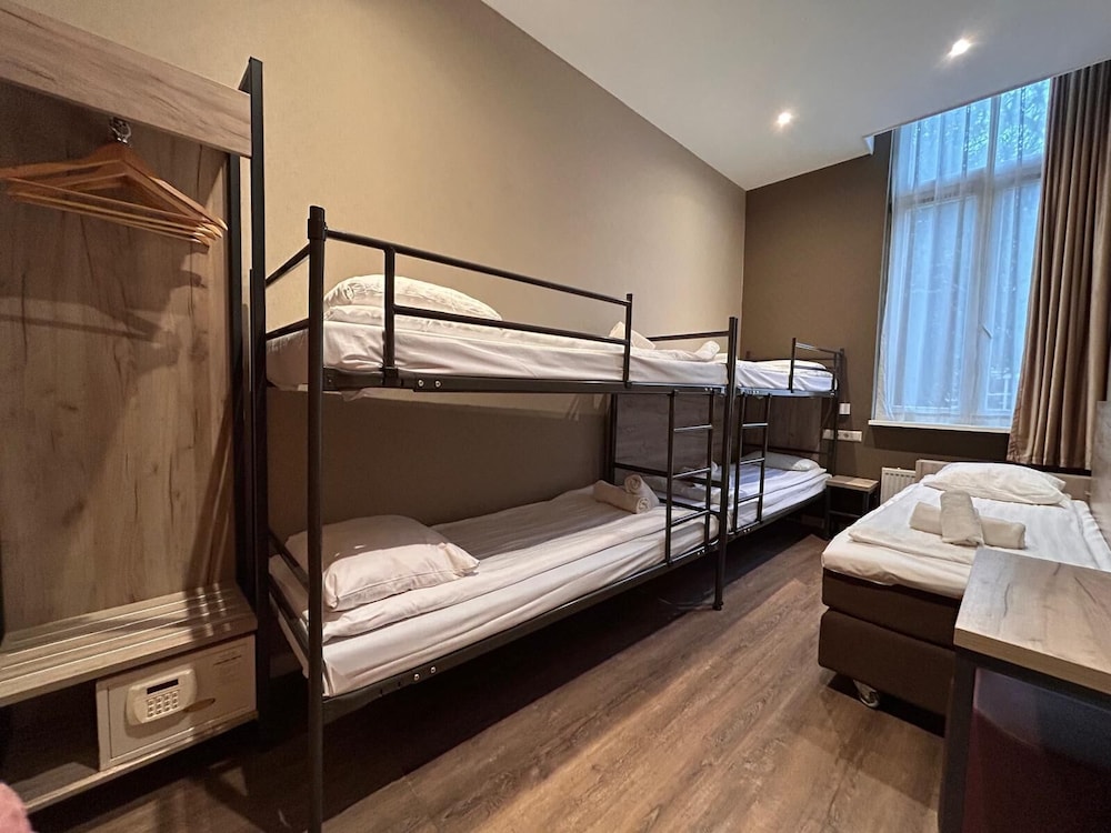Family, 5 Beds