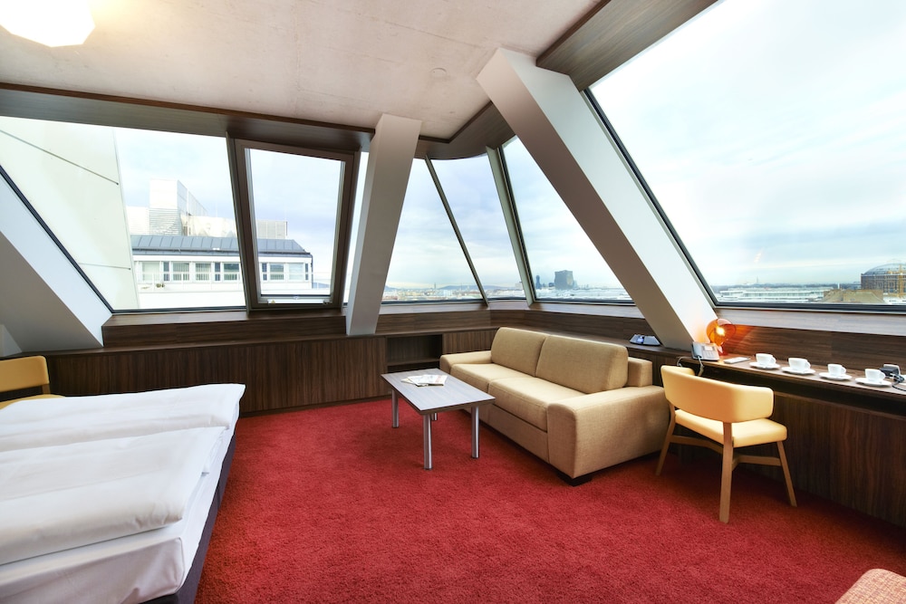 Simm's Hotel 15/41