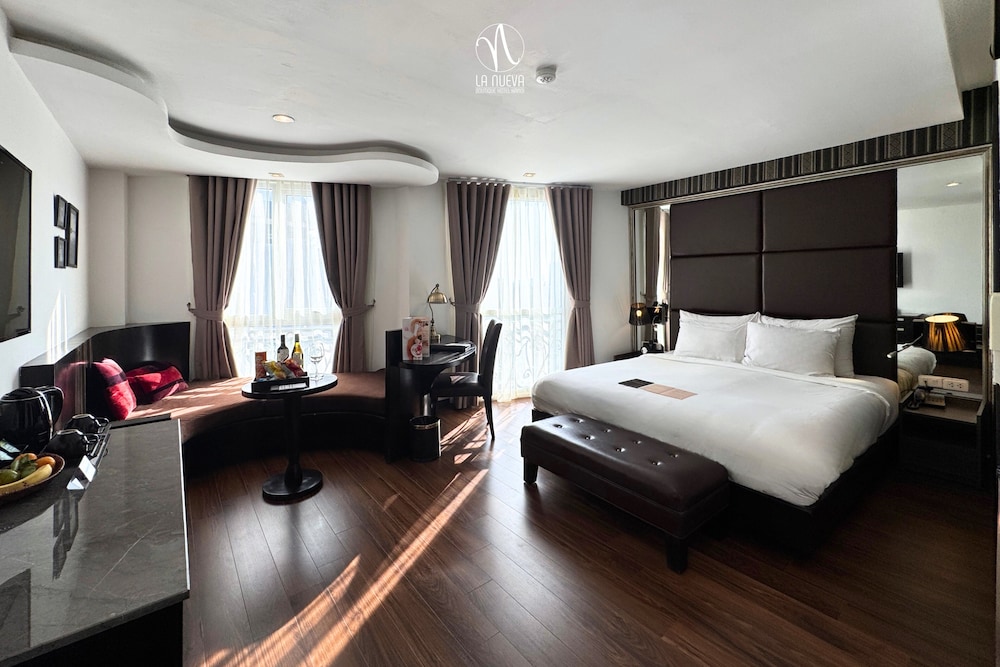 2 BEDROOMS, SUITE