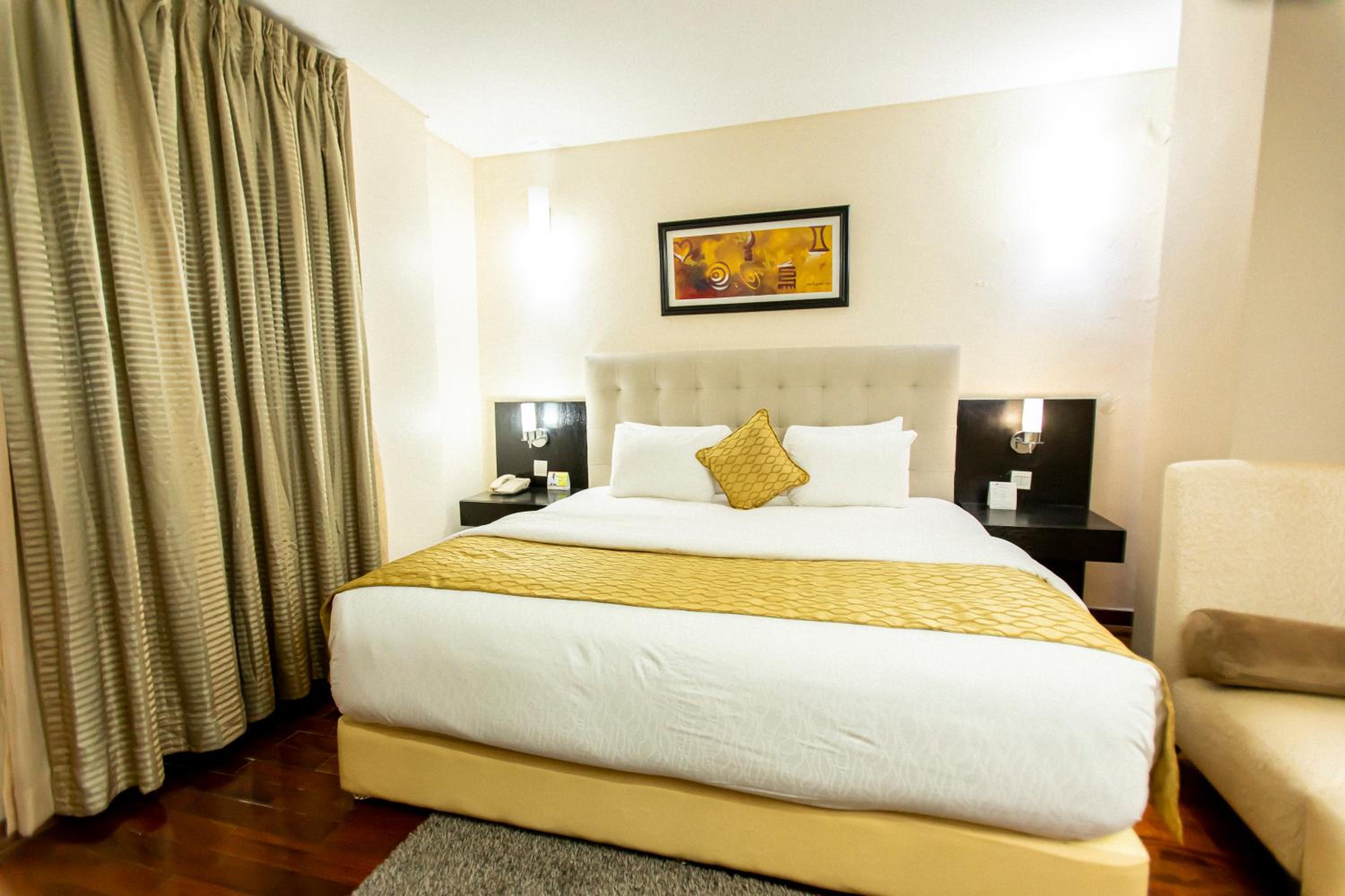 2 Bedrooms, Garden, Penthouse, Apartment, King Bed, Private Garden, Balcony, Kitchen