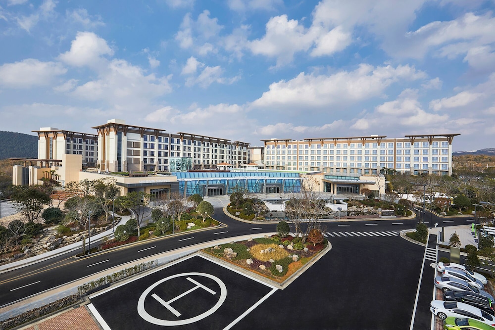 Landing Jeju Shinhwa World Hotels and Resorts in SEOGWIPO