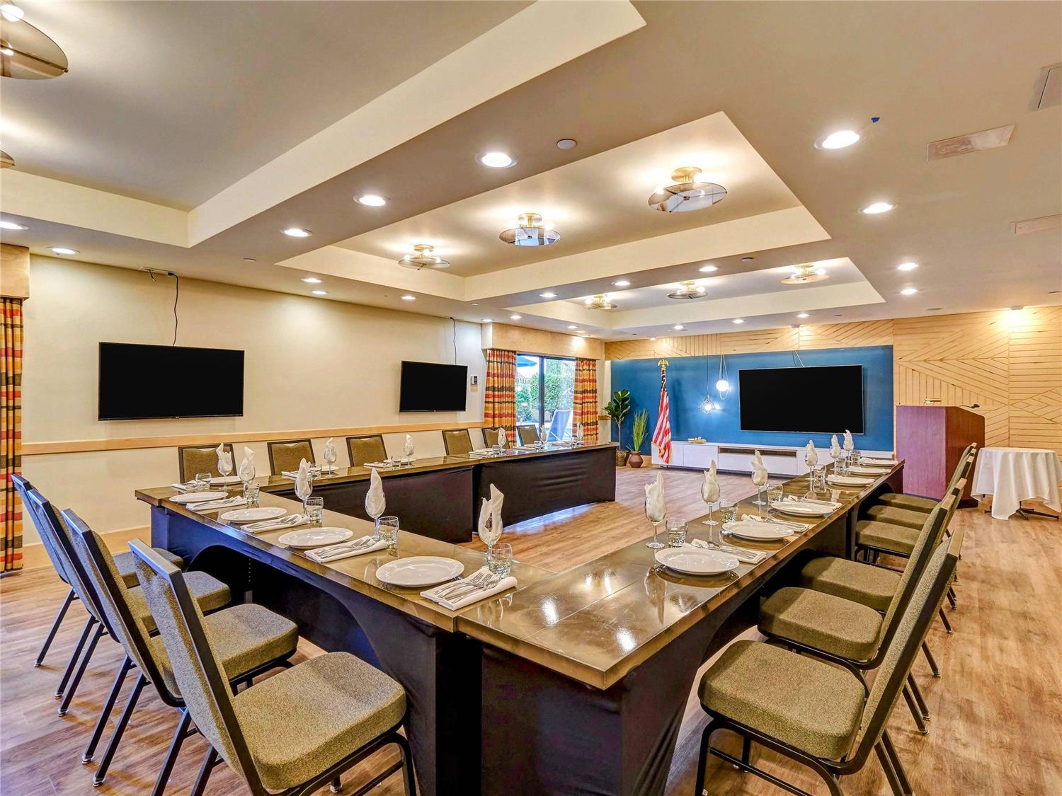 Clarion Hotel Concord/Walnut Creek 47/48