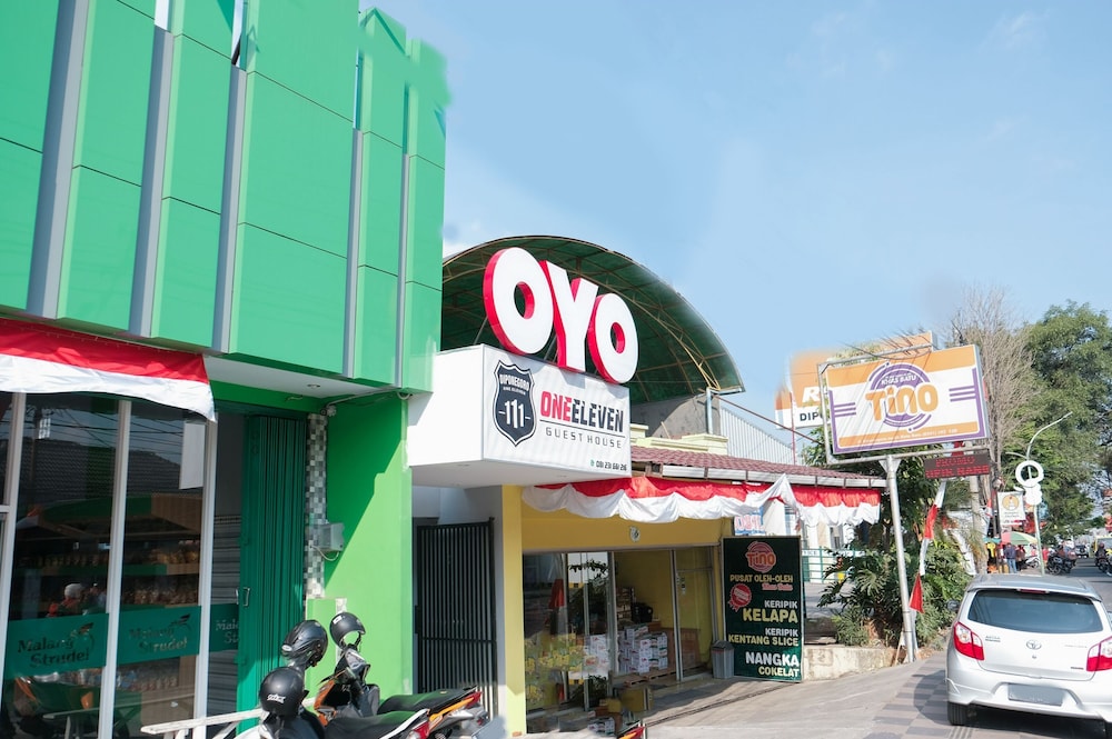 OYO 1454 111 Residence 1/18