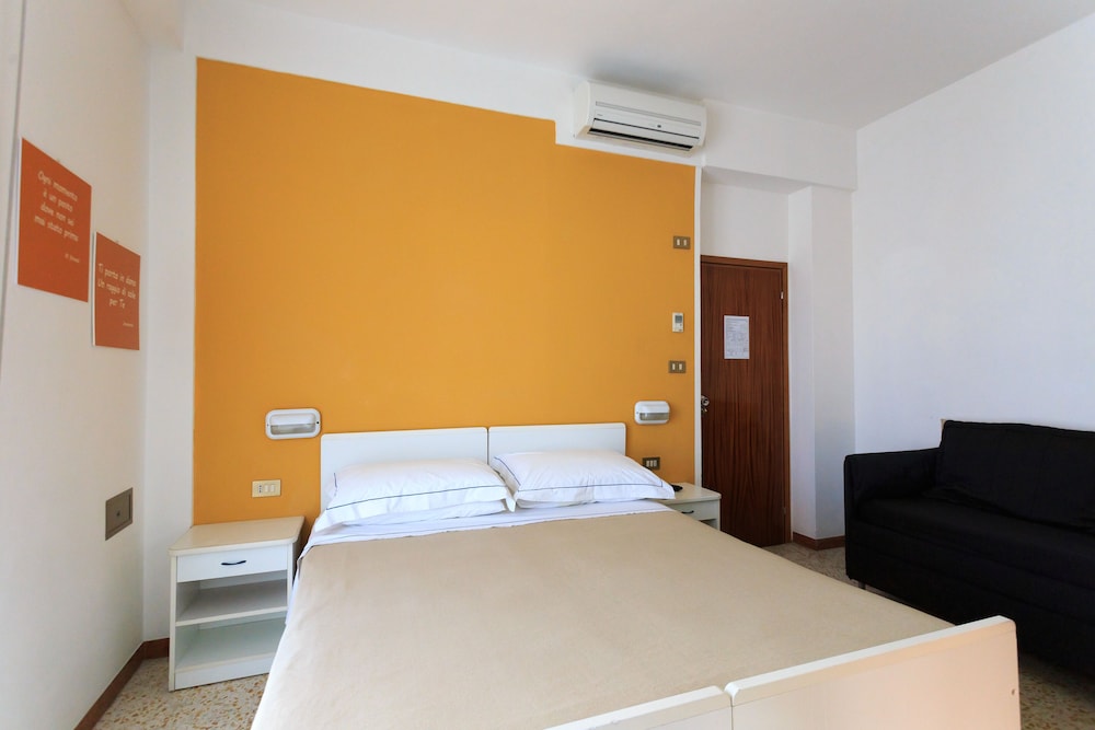 Mini Hotel 4/44