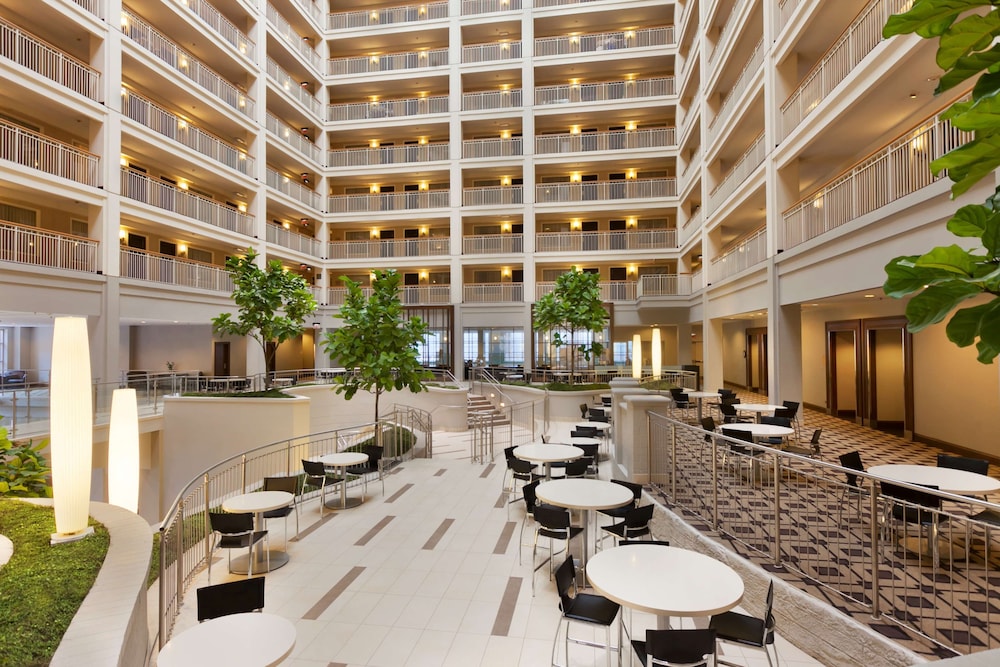 Embassy Suites by Hilton Chicago Downtown River North photo4