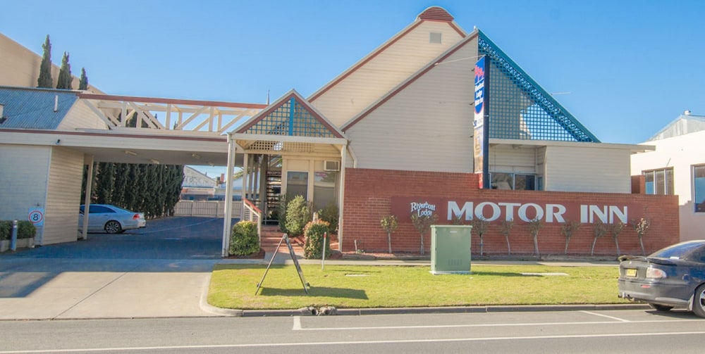 Mas Country Riverboat Lodge Motor Inn 27/28