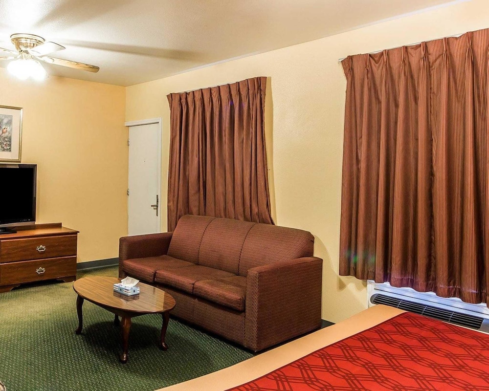 Econo Lodge Bartlesville Hwy 75 28/34