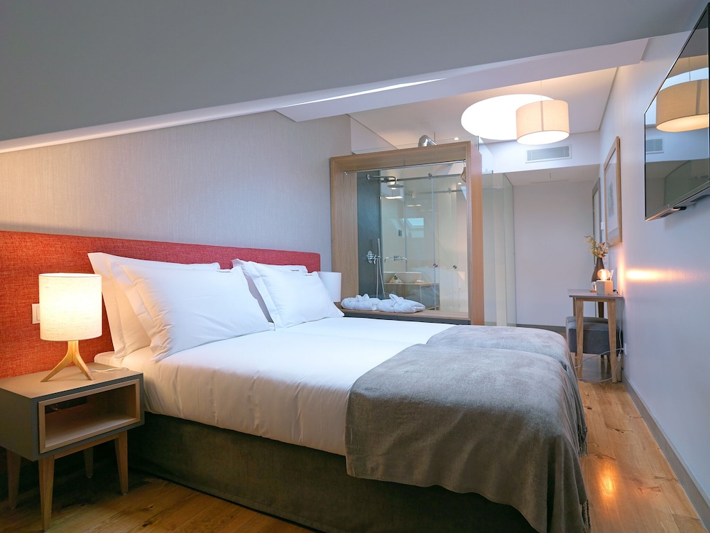 ROOM, TWIN BEDS