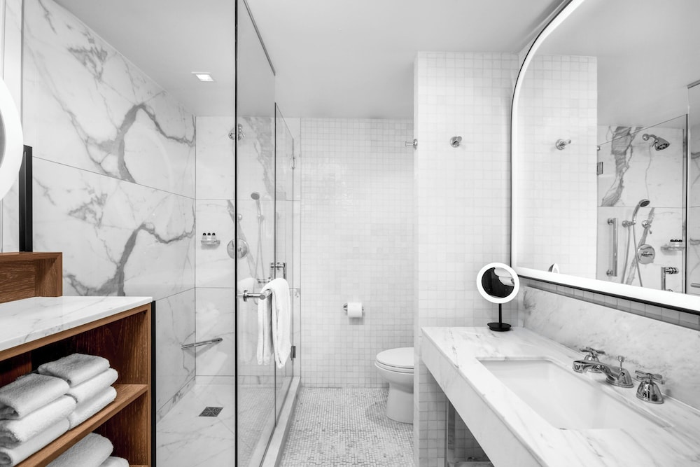 SUITE, KING BED, SOFA, ACCESSIBLE