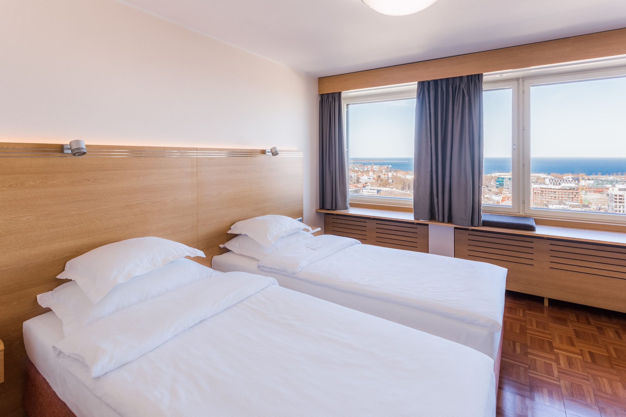 JUNIOR, TWIN BEDS