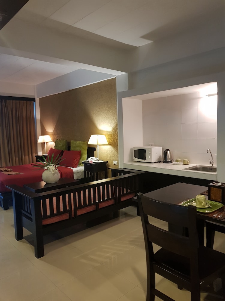 Siam Piman Hotel 62/72