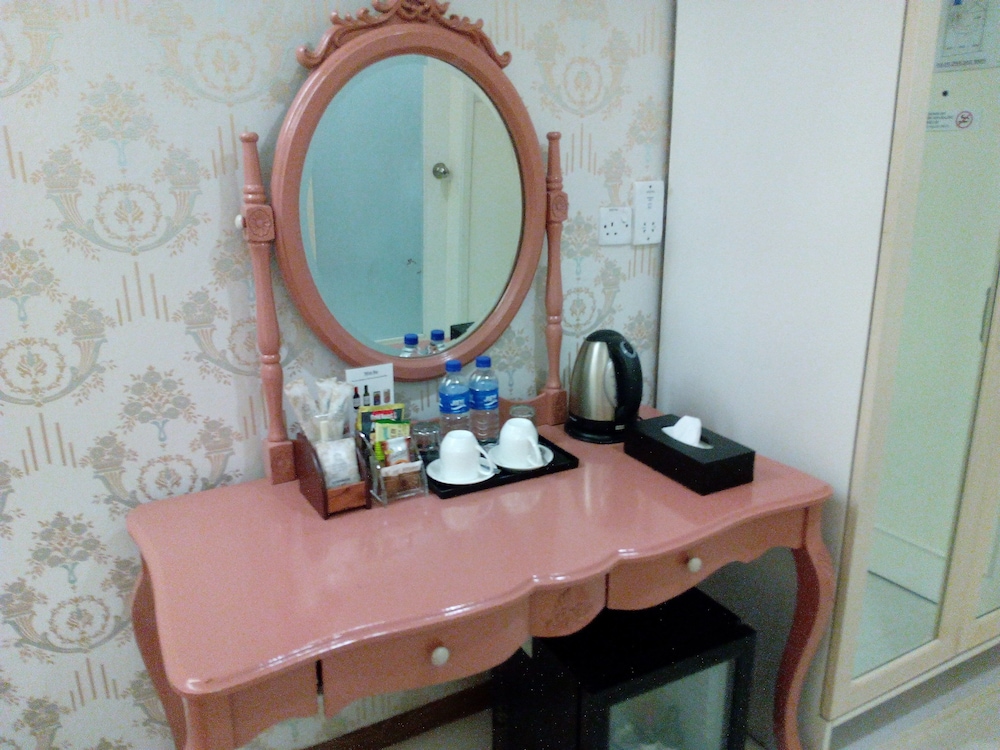 Jayleen 1918 Hotel 48/48