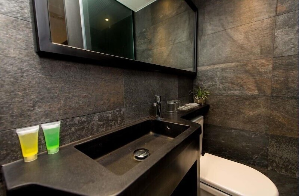 Noble Park Hotel 20/21