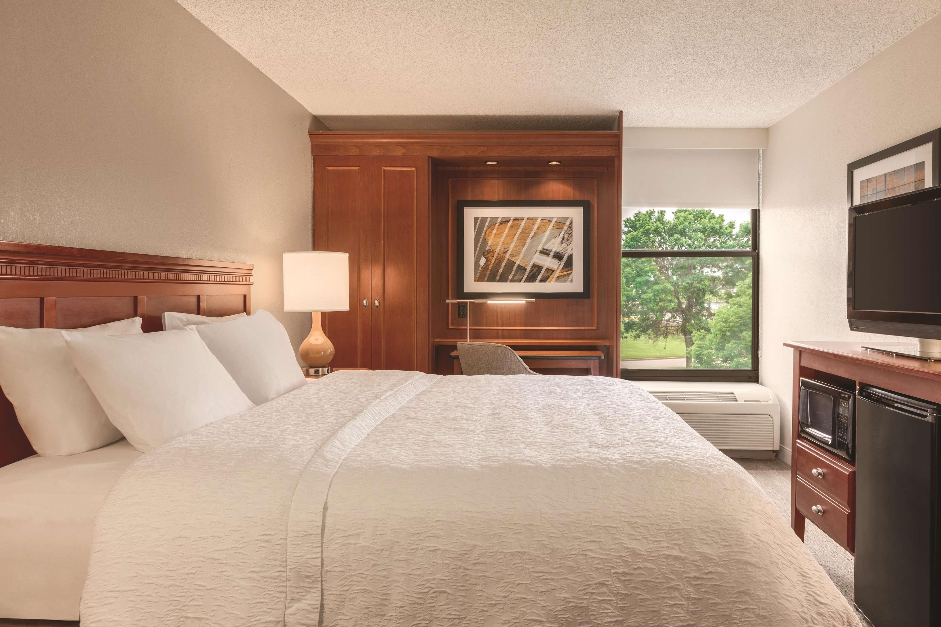 STUDY, KING BED, CHAISE LOUNGE