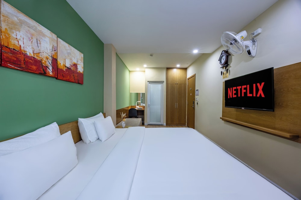 DELUXE, DOUBLE BED