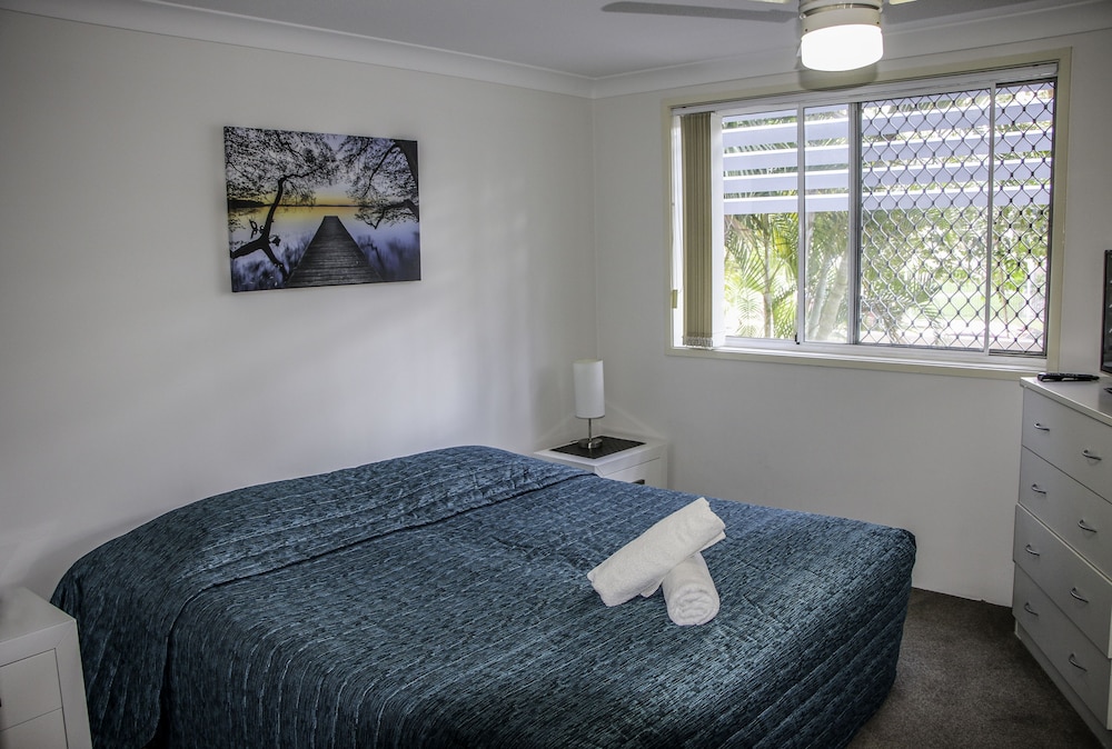 Surfers Beach Holiday Apartments 9/45