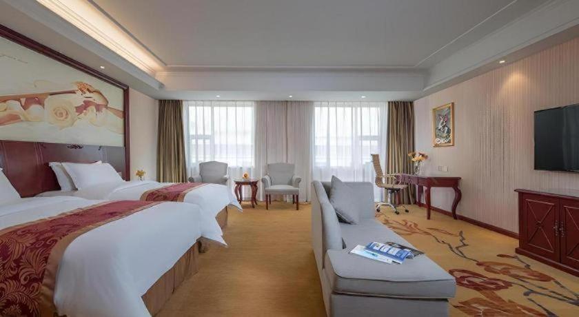 Vienna Hotel (Zhongshan Guzhen Lighting Expo Center) 24/60