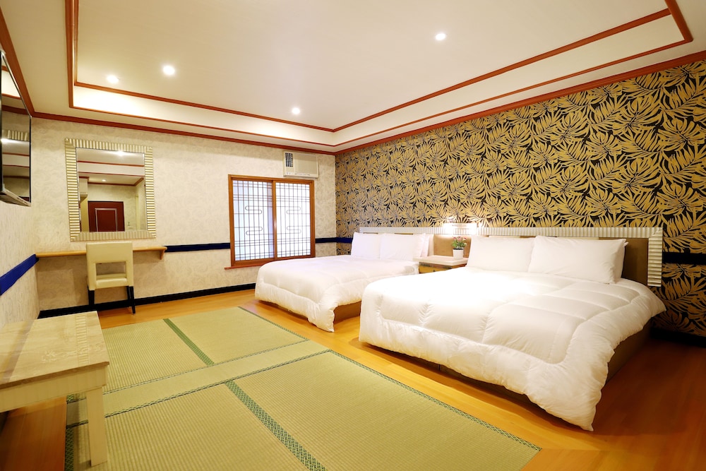 Gorgeous Hot Spring Resort 12/50