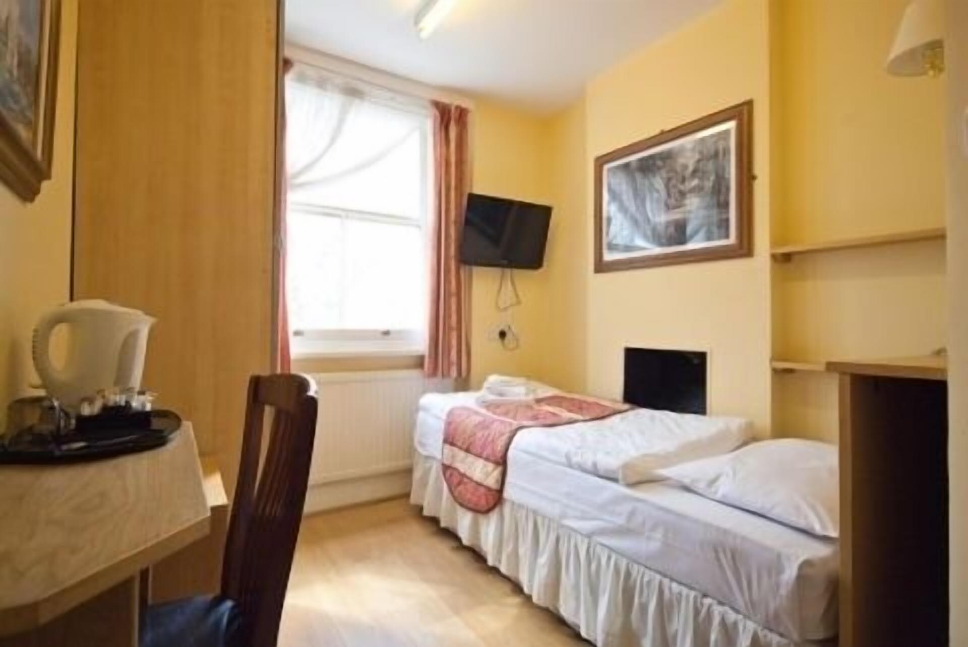 ROOM, SINGLE
