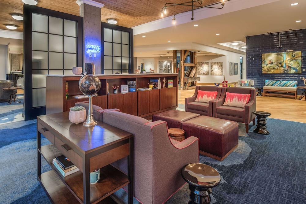 Hampton Inn and Suites by Hilton Portland-Pearl District 34/48