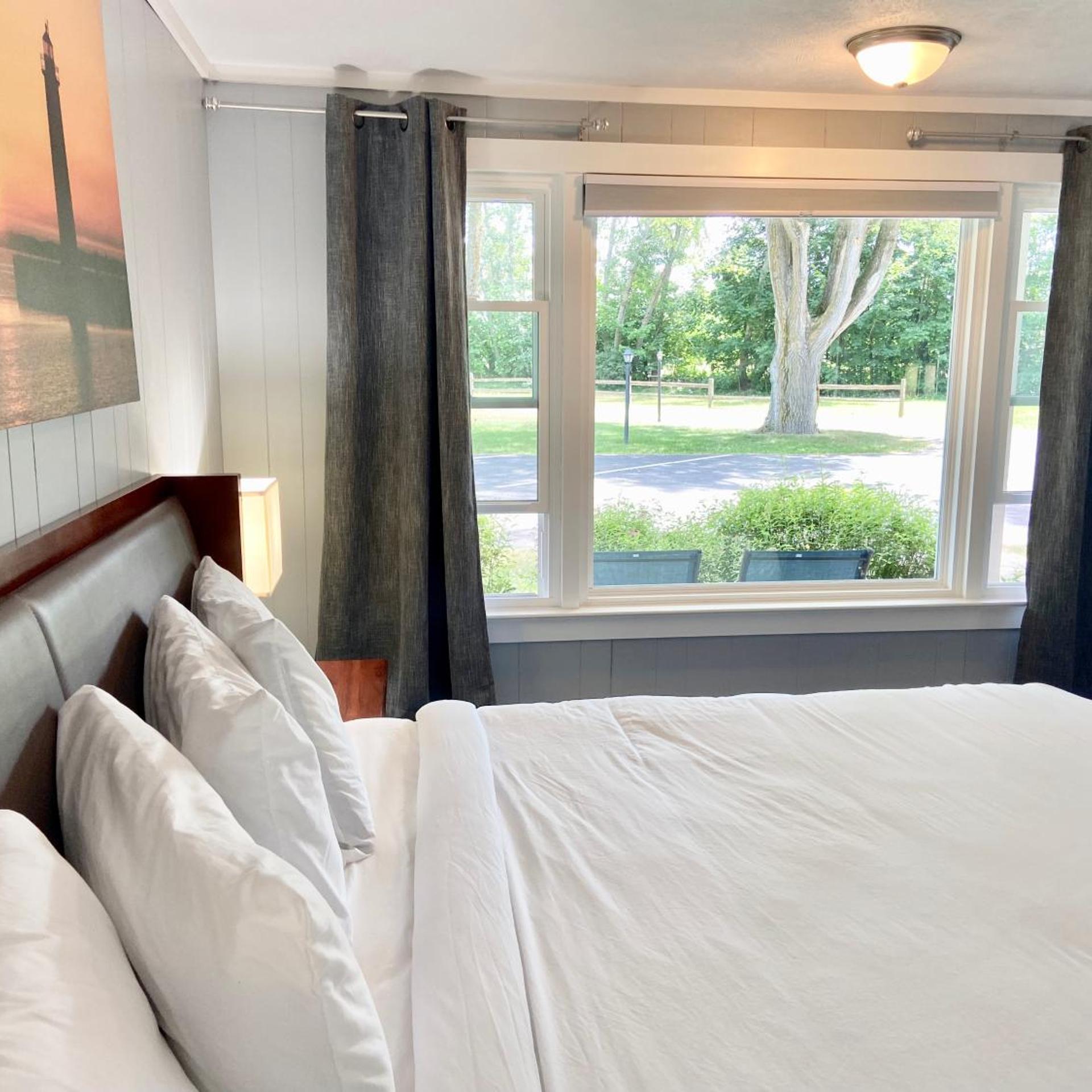 Elk Rapids Lakeshore Inn 5/42