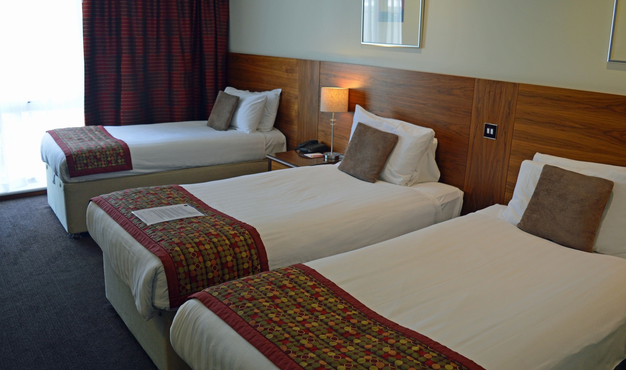FAMILY, QUEEN BED