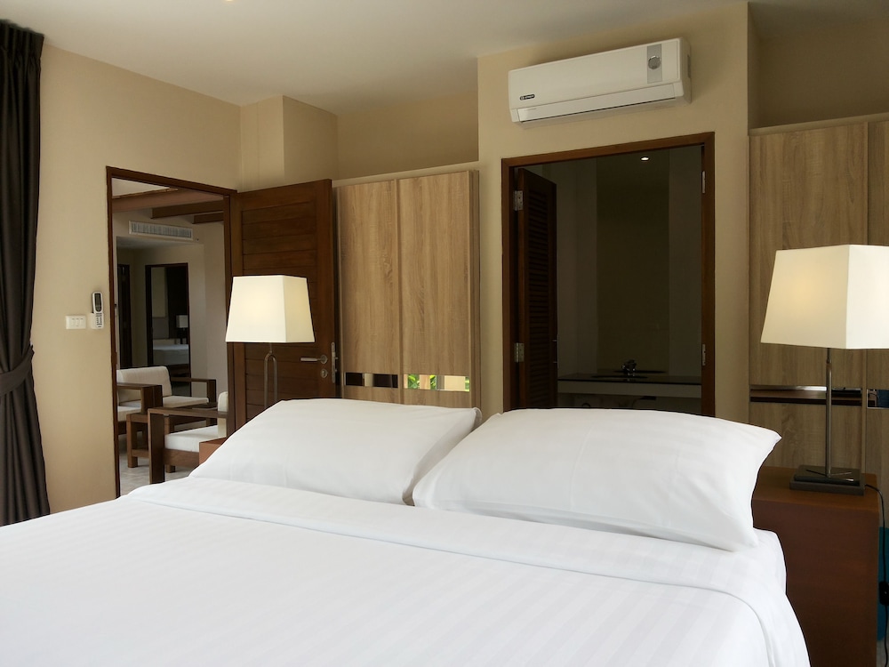 Sakoo Valley Naithon Beach 50/50