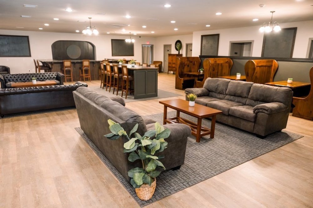 Harvest Drive Family Inn 45/68