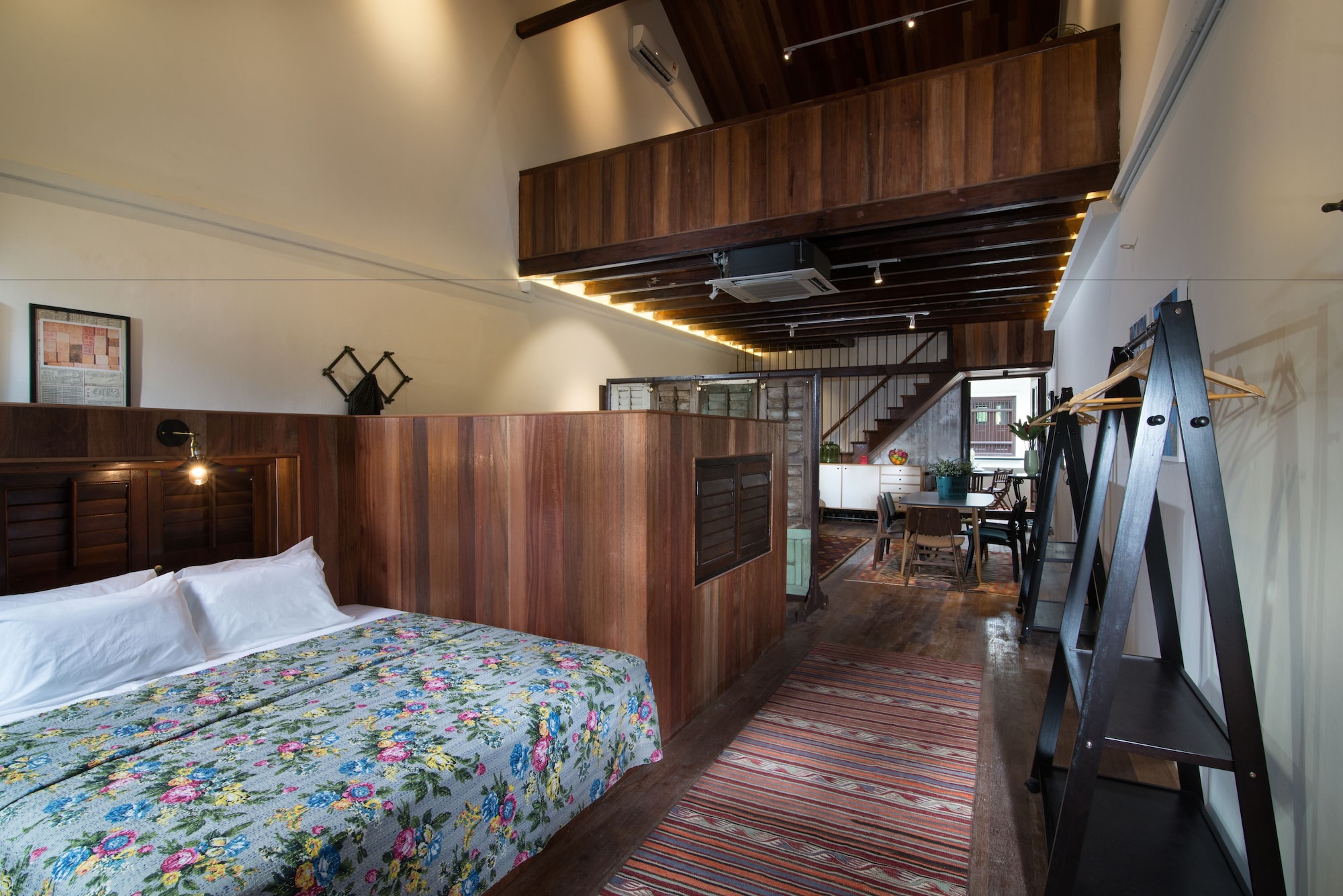 LOFT, SUITE