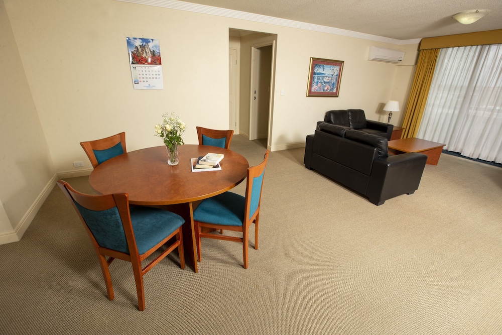 Springwood Tower Apartment Hotel 41/63