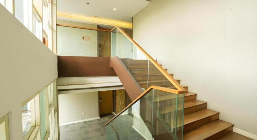 Life Hotel Stasiun Kota Surabaya 19/29