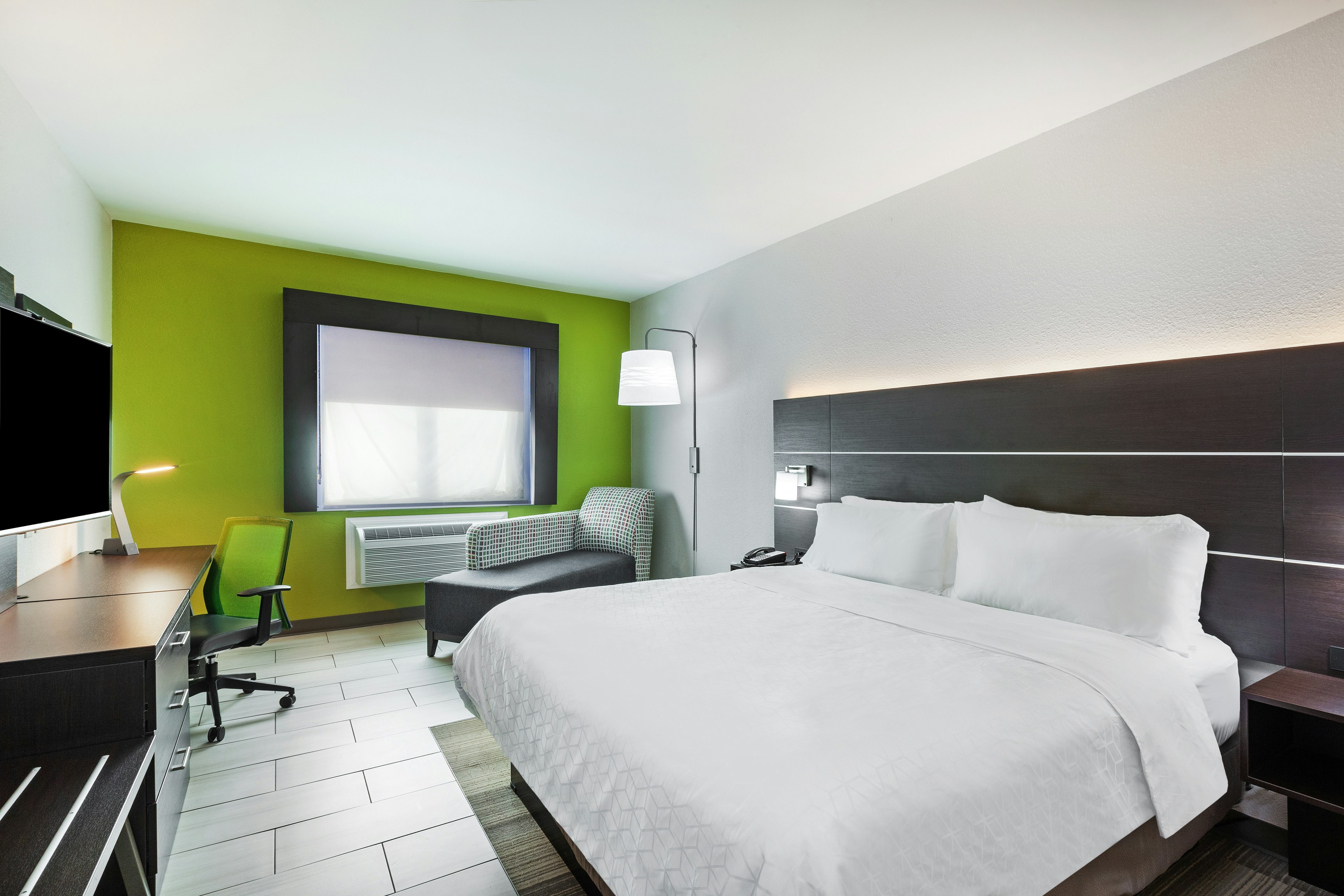 Room, King Bed, Accessible, Holiday Inn Express Suites Port Lavaca 2/3