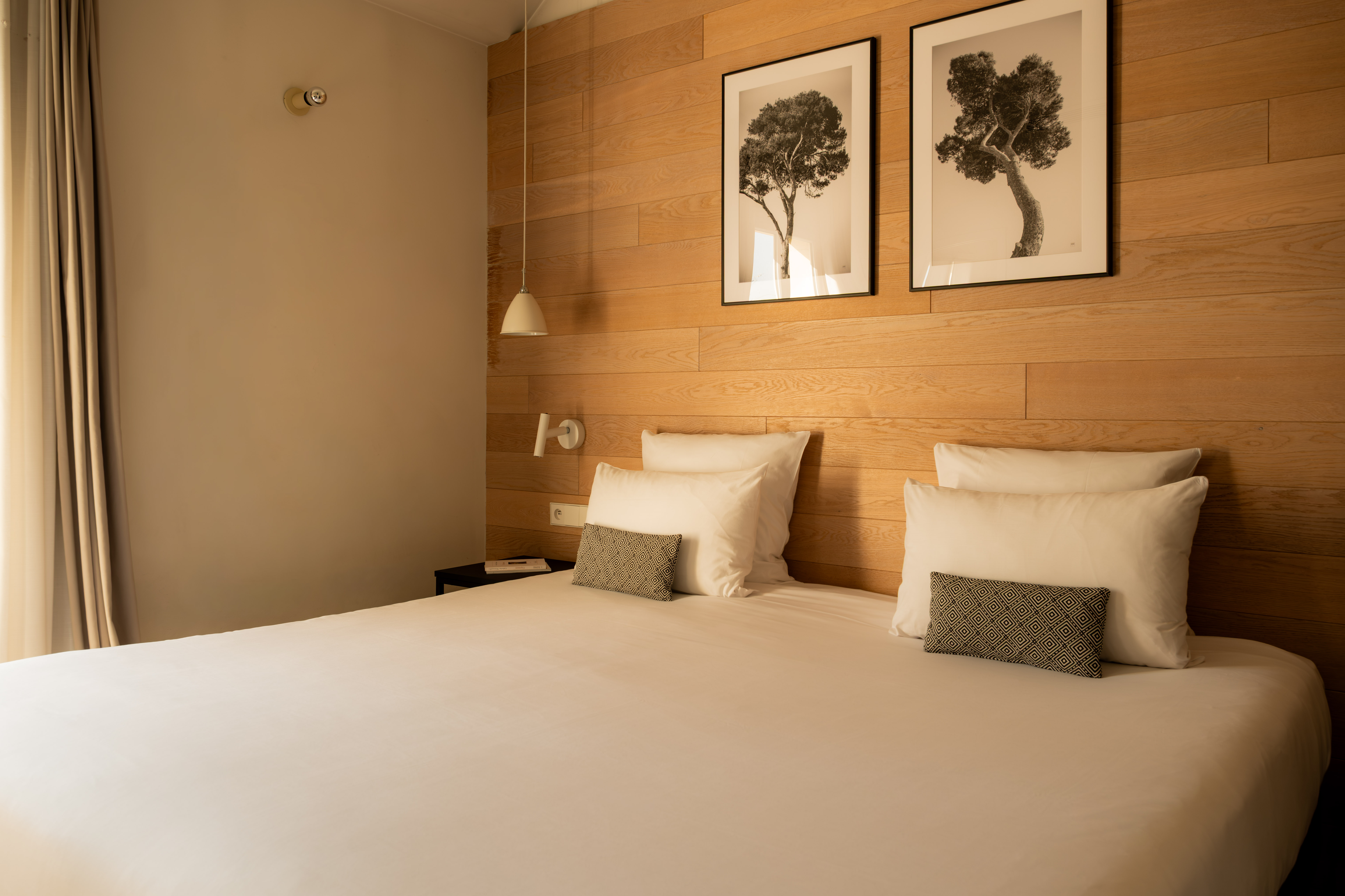 Club, Double Bed