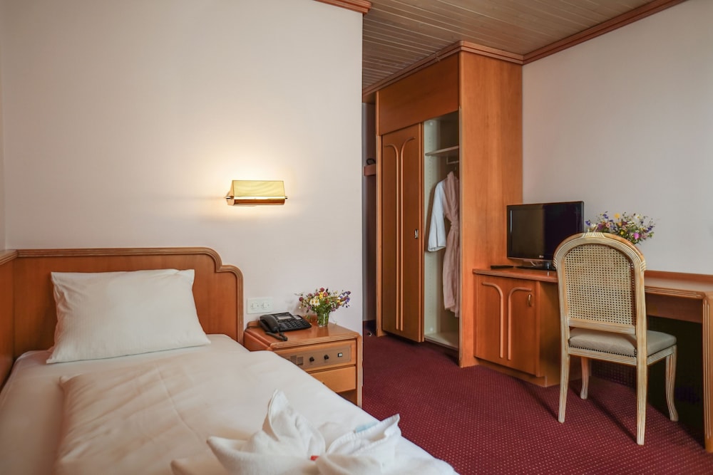 Thermal Hotels And Walliser Alpentherme Leukerbad 19/77