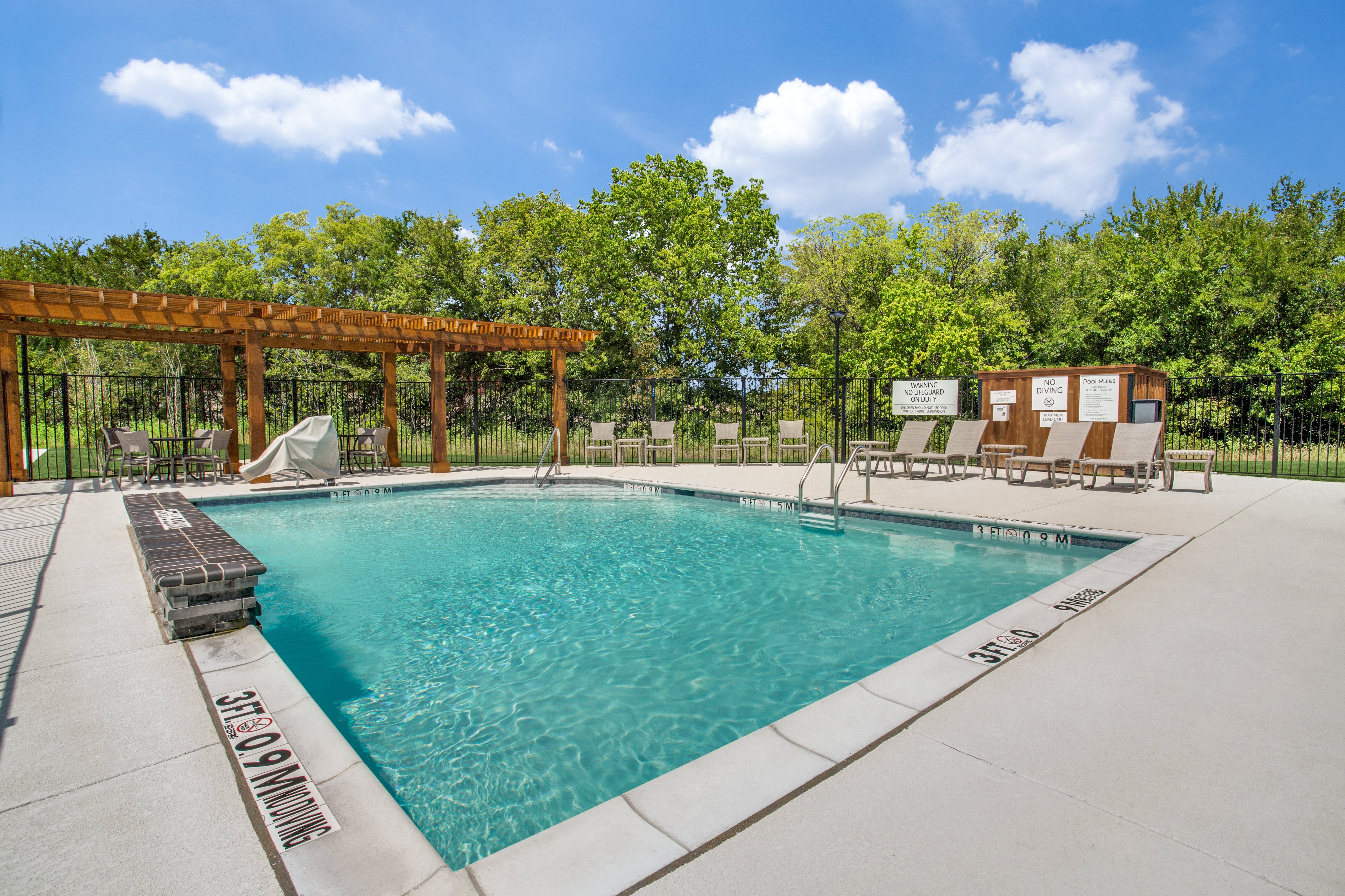 Holiday Inn Express and Suites Denton South 64/71