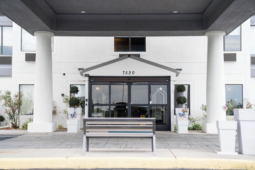 Holiday Inn Express Hotel and Suites Knoxville-North-I-75 Exit 112 2/61