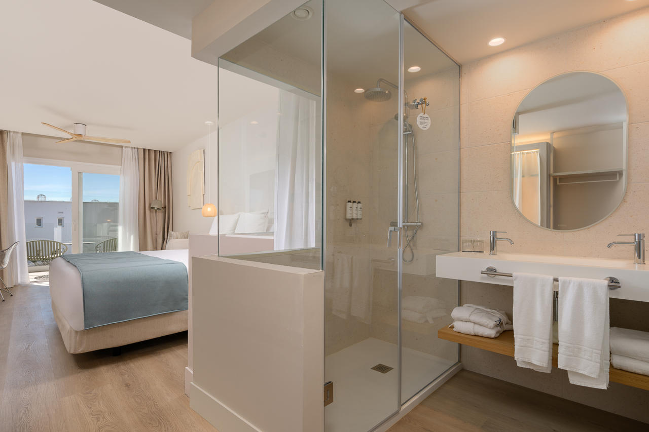 Amare Beach Hotel Sancti Petri 108/111