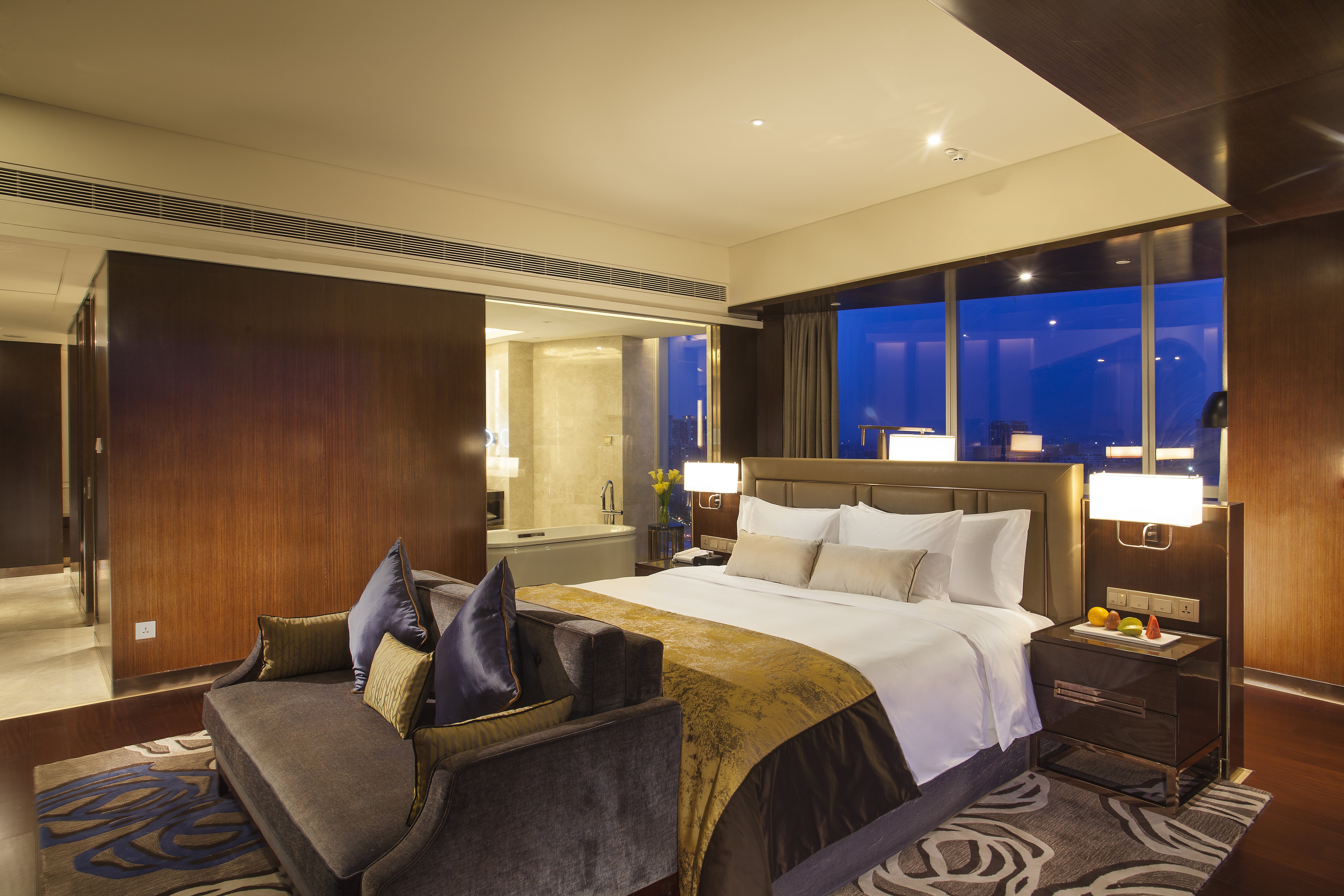 Plaza, Crowne, Superior, Suite