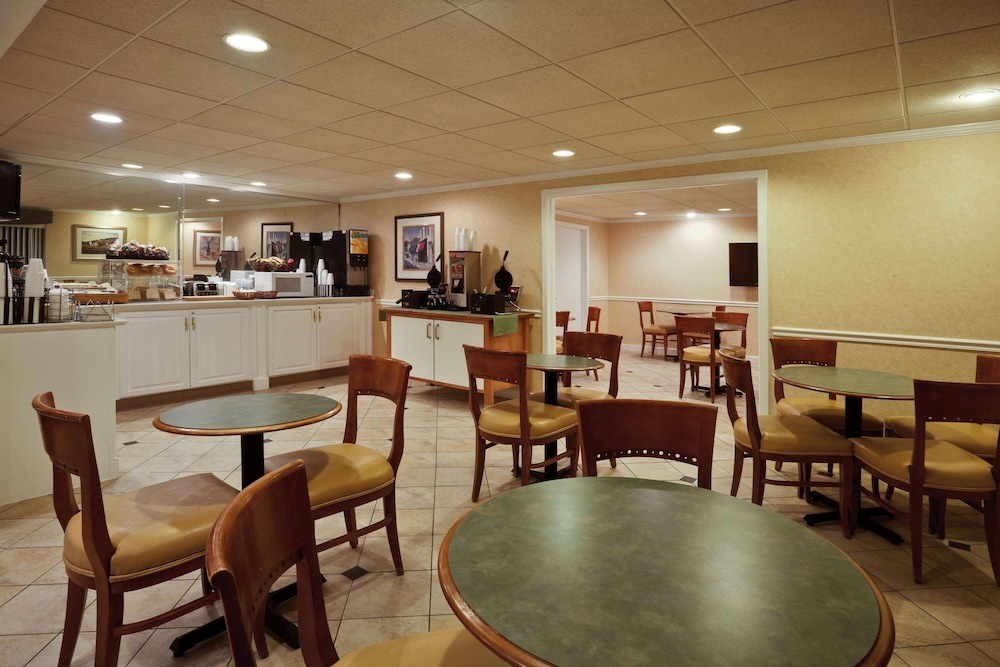La Quinta Inn & Suites by Wyndham Tampa Fairgrounds - Casino 39/43