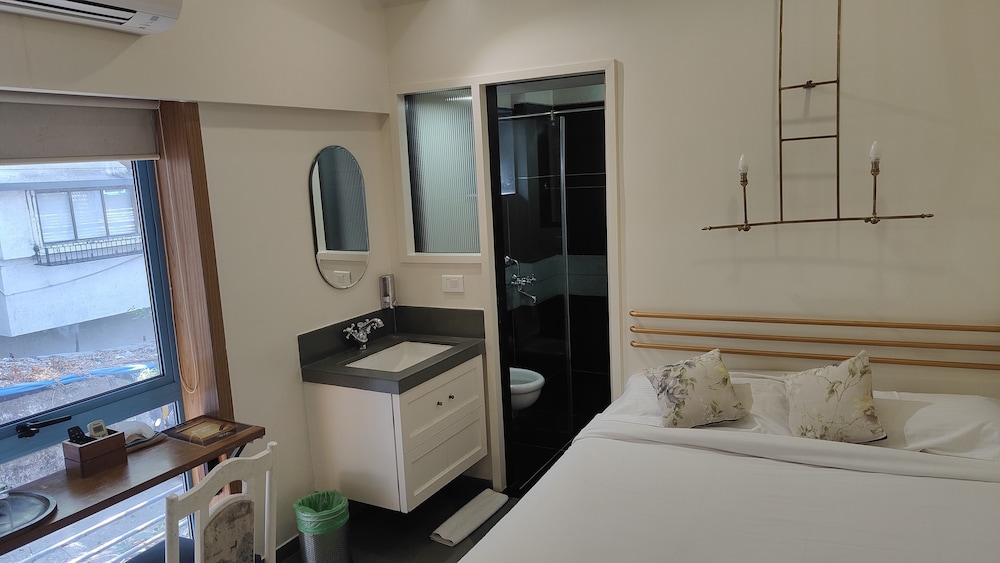 Hotel Kemps Corner 42/42