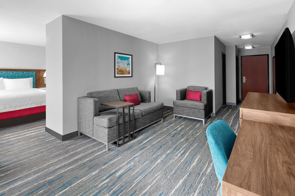 Hampton Inn Phoenix Biltmore 27/43