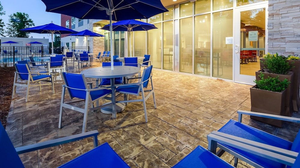 Holiday Inn Express Suites Latta 52/59