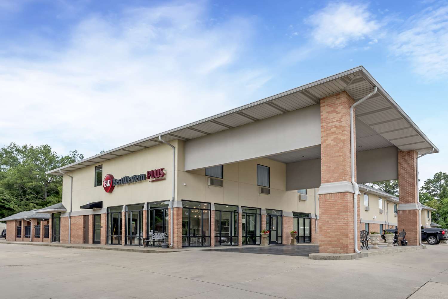 Best Western Plus Two Rivers Hotel & Suites 2/35