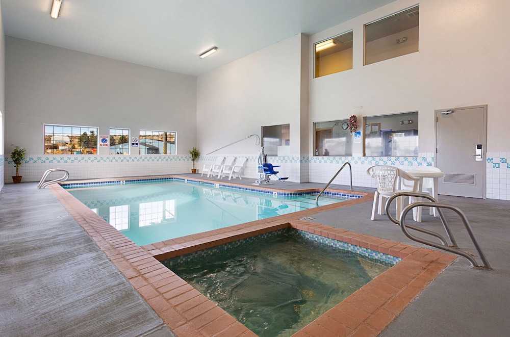 Americas Best Value Inn Burns 24/36