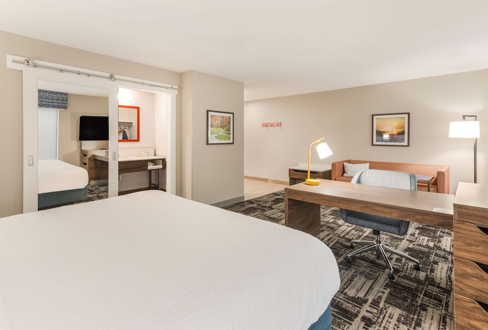 Hampton Inn and Suites Benton Harbor MI 15/47